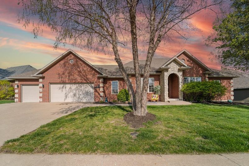 A Mid-Missouri home represented by American Jewell Realty at dusk